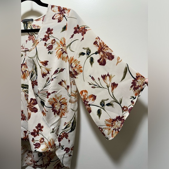 West Kei Floral Blouse Size Small White and Burgundy Faux Wrap Flutter Sleeve - Picture 6 of 6